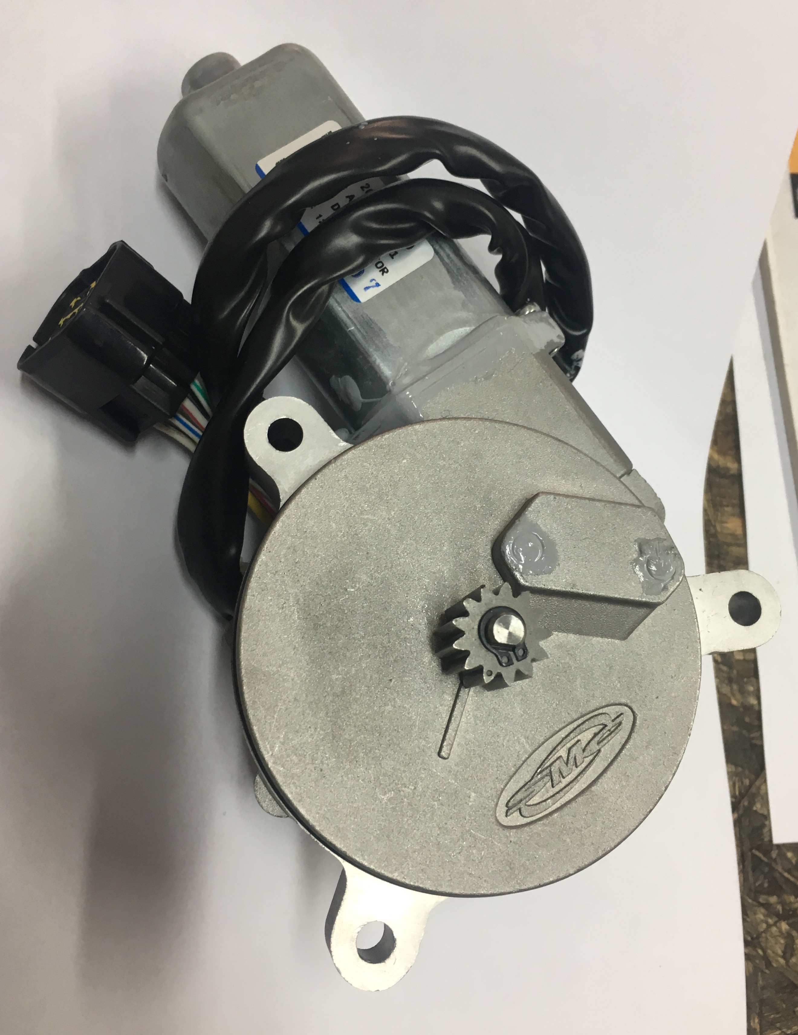 двигатель электрический в сборе с редуктором (сервопривод включения переднего моста)